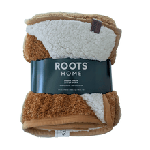 Load image into Gallery viewer, Pamper & Sip Gift Basket