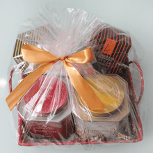 Load image into Gallery viewer, Holiday Cheer Gift Basket with Tea and Cookies - Premium Teas Canada

